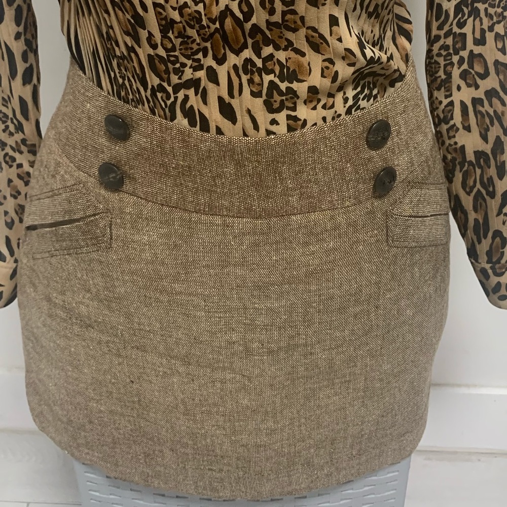 Beautiful mini skirt. Great for work or going out. New without tag. Top for Free